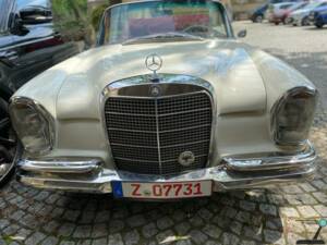 Bild 45/77 von Mercedes-Benz 250 SE (1966)