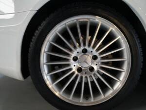 Image 22/46 of Mercedes-Benz SL 500 (2005)