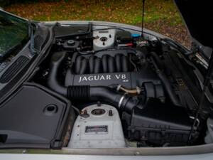 Image 6/20 of Jaguar XKR (2001)