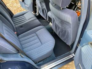 Image 58/149 of Mercedes-Benz 320 TE (1993)