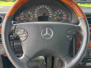 Image 9/17 of Mercedes-Benz G 500 (LWB) (1999)