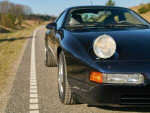 Immagine 7/50 di Porsche 928 GTS (1992)