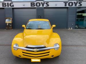 Image 2/23 of Chevrolet SSR (2004)