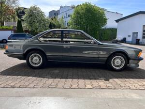 Image 19/23 de BMW 635 CSi (1985)