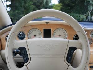 Image 20/31 of Bentley Azure (2007)