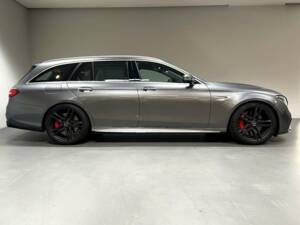 Image 3/15 of Mercedes-Benz AMG E 63 S 4MATIC+ T (2017)
