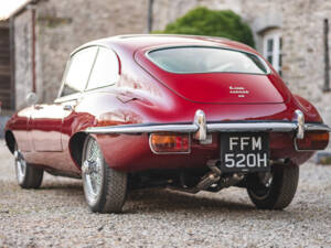 Image 19/50 of Jaguar E-Type (2+2) (1970)
