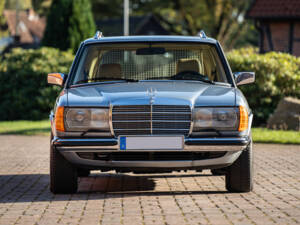 Image 7/42 of Mercedes-Benz 280 TE (1983)