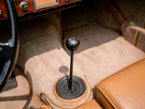 Image 33/50 of Aston Martin DB 2&#x2F;4 Mk I DHC (1954)