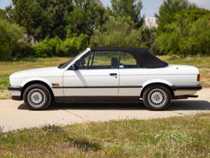 Image 38/70 of BMW 320i (1990)