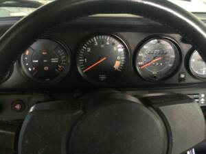 Image 17/50 of Porsche 911 Carrera 3.2 (1984)