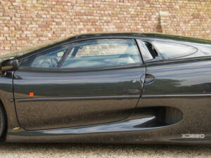 Image 21/50 of Jaguar XJ 220 (1993)