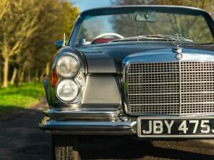 Image 27/50 de Mercedes-Benz 280 SE 3,5 (1971)