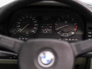 Immagine 26/43 di BMW 528i (1986)