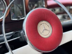 Image 16/132 of Mercedes-Benz 220 SE b (1963)