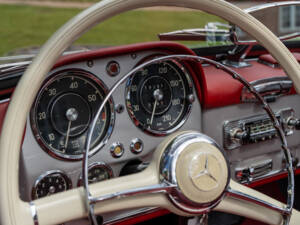 Image 9/30 of Mercedes-Benz 190 SL (1961)