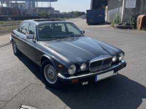 Bild 2/7 von Daimler Double Six (1992)