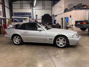 Image 3/25 of Mercedes-Benz SL 320 (1999)