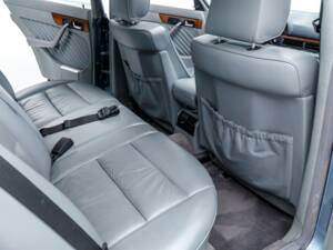 Image 11/19 of Mercedes-Benz 300 SE (1990)