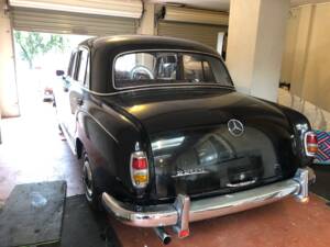 Image 3/14 de Mercedes-Benz 220 S (1958)