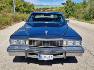 Image 4/7 de Cadillac Fleetwood Brougham (1977)