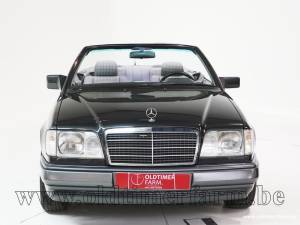Image 9/15 of Mercedes-Benz E 200 (1994)