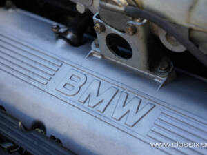Bild 27/29 von BMW 325i (1990)