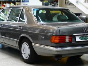 Image 13/44 of Mercedes-Benz 500 SEL (1986)