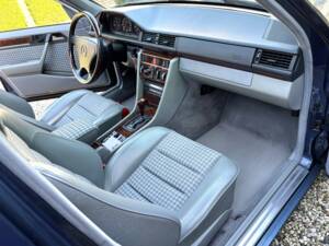 Imagen 14/14 de Mercedes-Benz E 500 (1993)