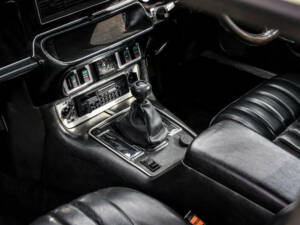 Image 23/40 of Jaguar XJ 6 C 4.2 (1977)