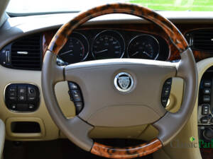 Immagine 27/50 di Jaguar XJ 2.7 D (2008)