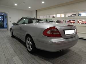 Bild 3/15 von Mercedes-Benz CLK 200 K (2004)