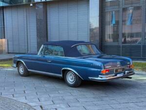 Image 11/13 of Mercedes-Benz 280 SE 3,5 (1970)