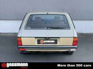 Image 7/15 of Mercedes-Benz 280 TE (1985)
