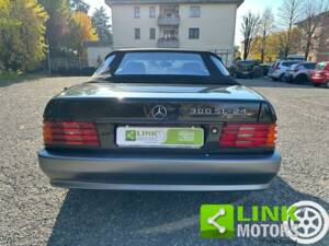 Afbeelding 2/10 van Mercedes-Benz 300 SL-24 (1990)