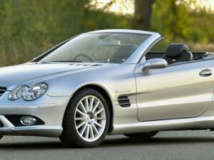 Image 2/50 of Mercedes-Benz SL 55 AMG (2006)