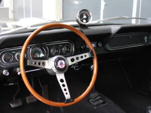 Immagine 2/20 di Ford Shelby GT 350 (1966)