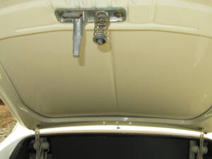 Image 19/45 of Volkswagen Karmann Ghia 1300 (1965)