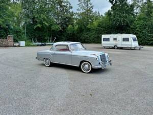 Image 2/7 de Mercedes-Benz 220 S (1958)