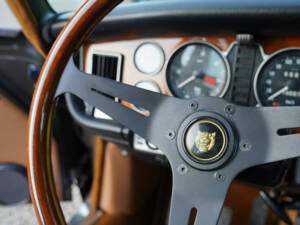 Bild 19/50 von Jaguar XJ 6 L 4.2 (1975)