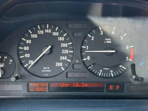 Image 33/33 de BMW 735i (1990)
