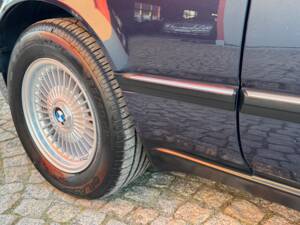 Immagine 46/99 di BMW 735i (1988)