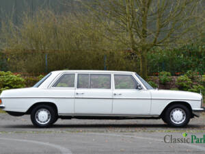 Afbeelding 6/50 van Mercedes-Benz 240 D lang (1974)