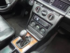 Immagine 50/98 di Mercedes-Benz 190 E 2.3-16 (1985)