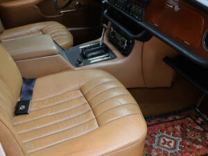 Image 5/10 de Daimler Sovereign 4.2 (1973)