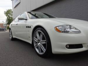 Image 18/99 de Maserati Quattroporte 4.2 (2010)