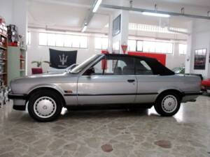 Bild 9/10 von BMW 325i (1987)