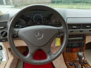 Image 48/50 of Mercedes-Benz SL 500 (1999)