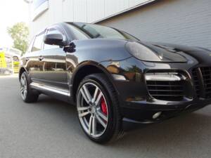 Image 18/93 of Porsche Cayenne Turbo (2007)