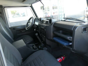 Imagen 11/20 de Land Rover Defender 90 TD4 (2008)